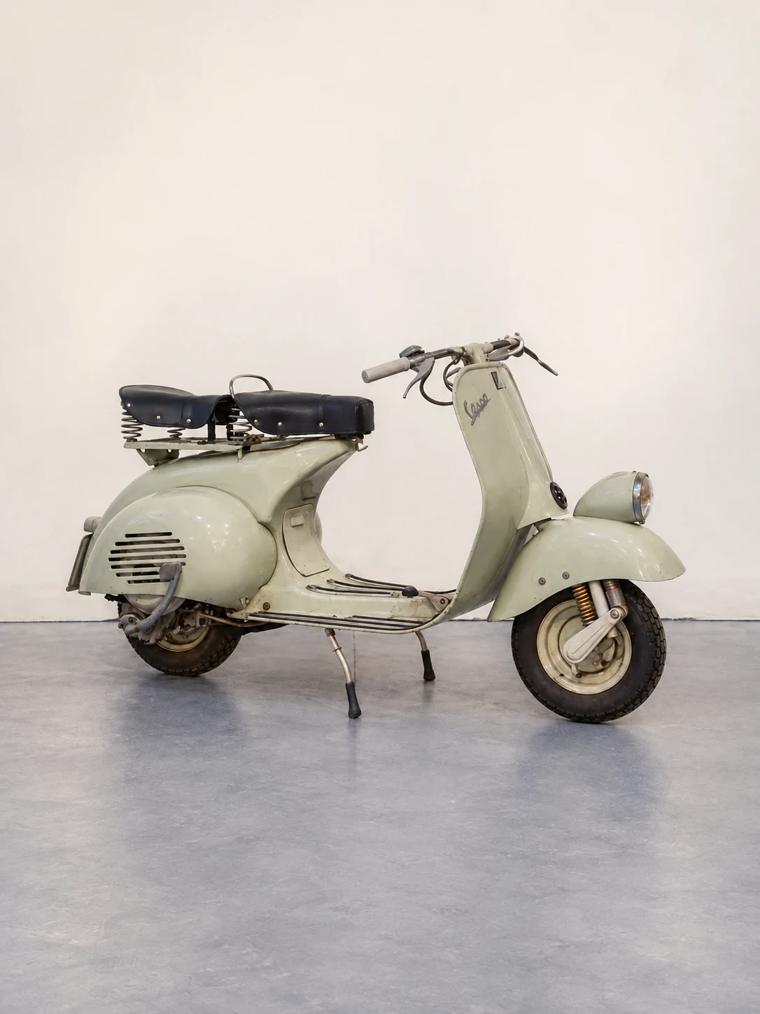 The pale green Vespa 125 VM2 Faro basso from the Bolaffi catalogue, seen in full side profile.