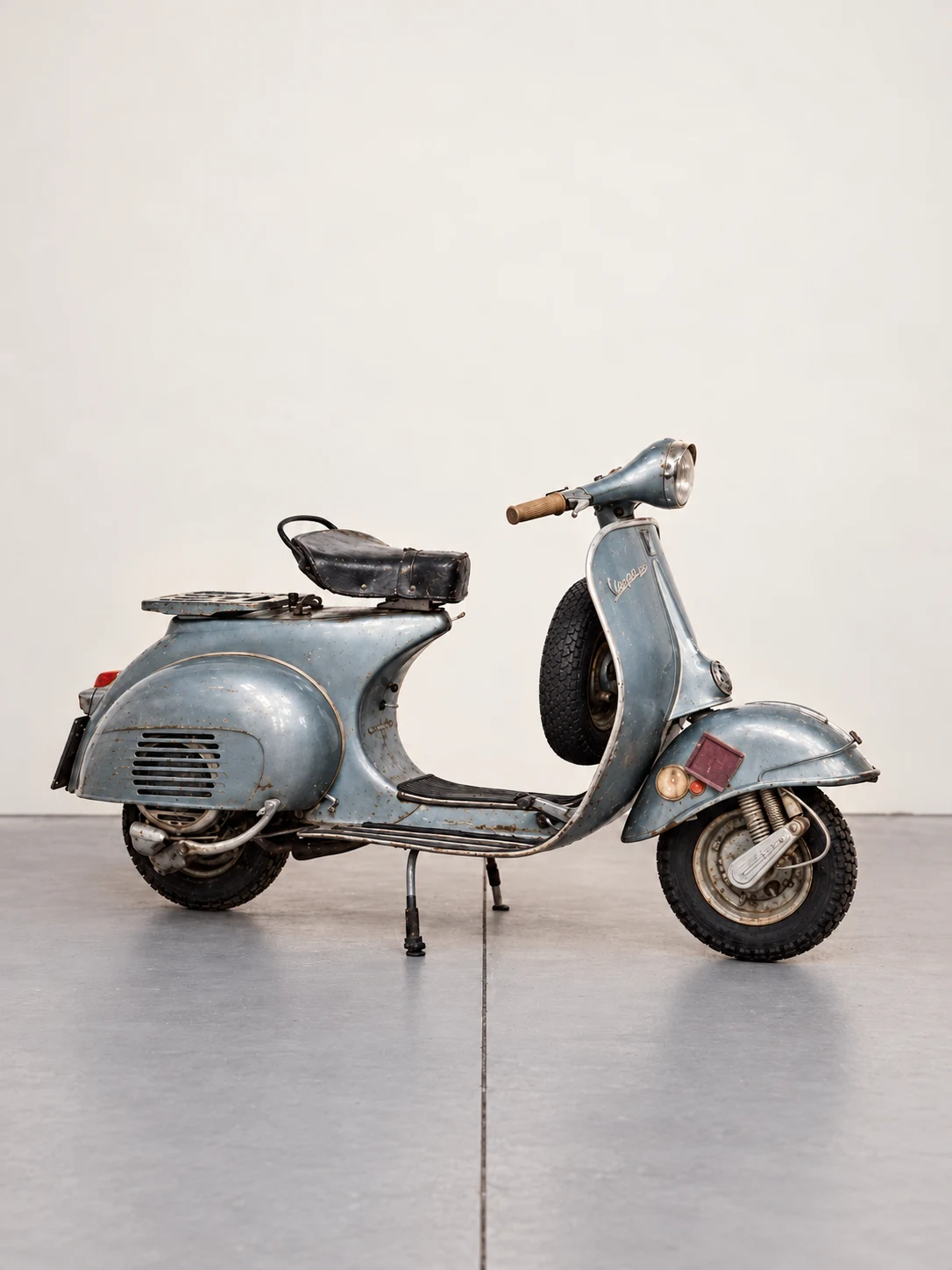 The blue-grey Vespa 150 VBA1T, lot 72, from the Bolaffi catalogue.