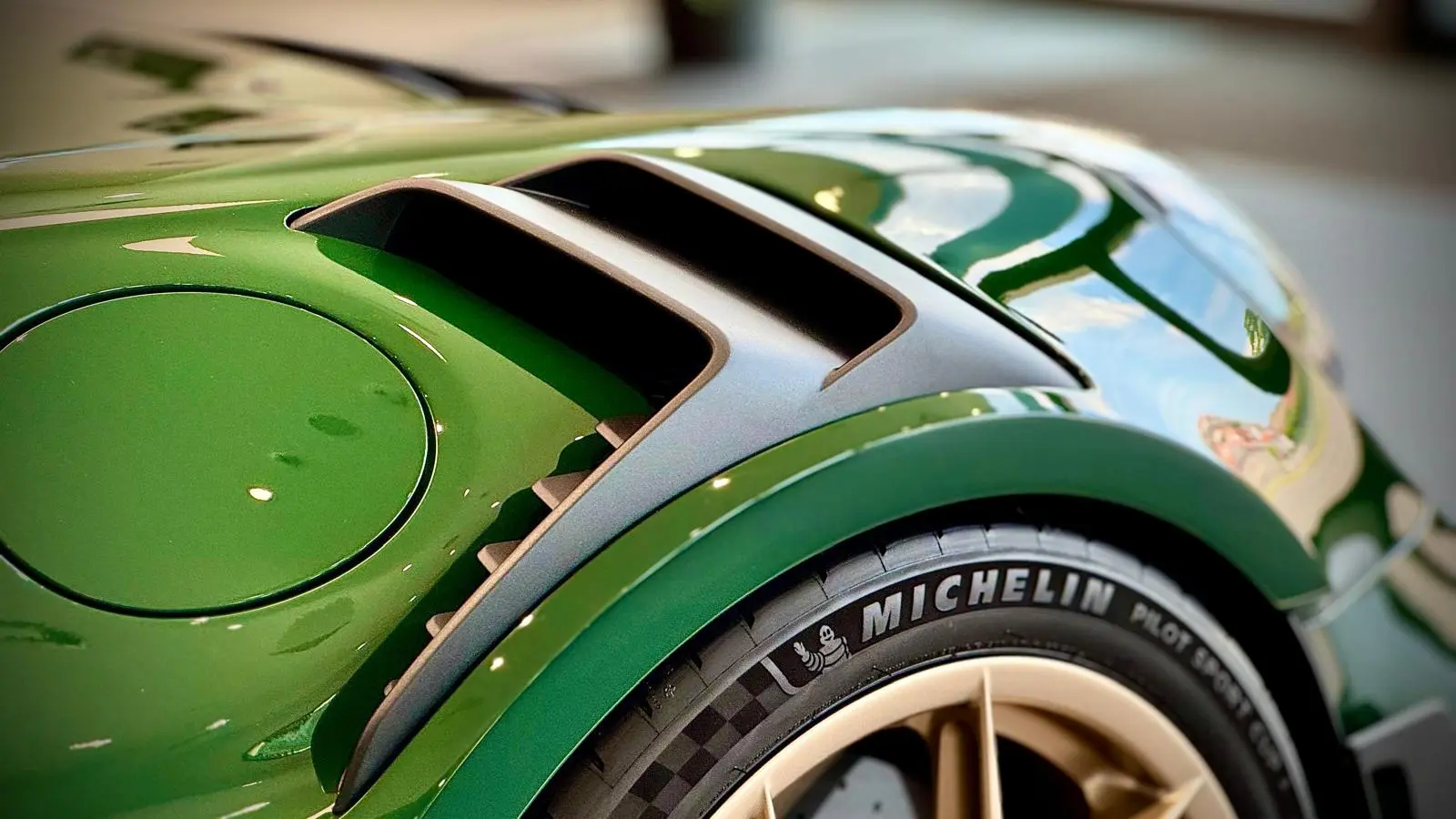 Aerodynamic front wheel-arch detail of Madame Claude